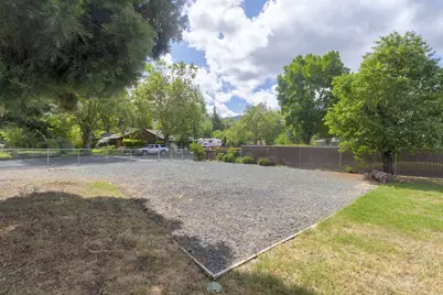 1195 E Park Street, Grants Pass, OR 97527 - Photo 32