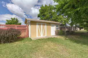 1195 E Park St, Grants Pass, OR 97527 - Photo 32