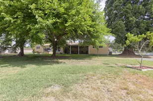 1195 E Park St, Grants Pass, OR 97527 - Photo 10