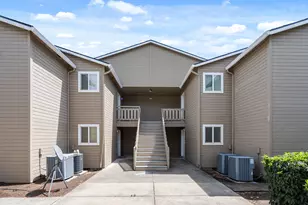 1988 Skypark, Medford, OR 97504 - Photo 4
