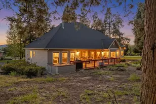 10421 Kestrel Rd, Klamath Falls, OR 97601 - Photo 2