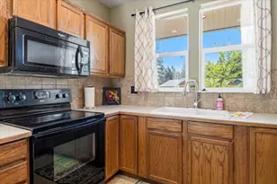 61095 Honkers Ct, Bend, OR 97702 - Photo 6