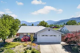 124 Samuel Ln, Phoenix, OR 97535 - Photo 1
