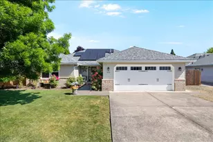 612 Vincent Ave, Central Point, OR 97502 - Photo 1