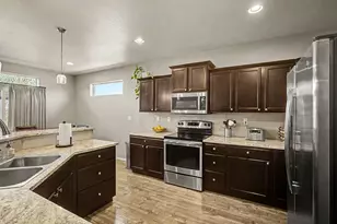 1487 Flower St, Medford, OR 97504 - Photo 4