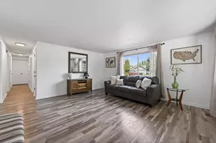 20676 Morningstar Dr, Bend, OR 97701 - Photo 4