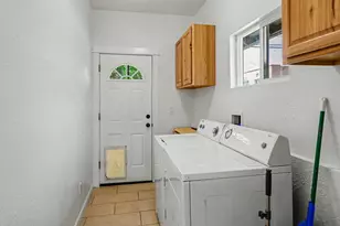 516 S Grape St, Medford, OR 97501 - Photo 12