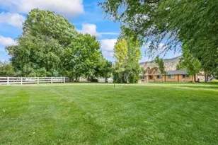 389 NE Orchard Ln, Prineville, OR 97754 - Photo 2