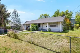 441 N 1st St, Central Point, OR 97502 - Photo 24