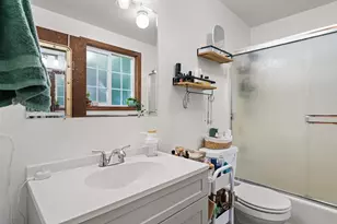 566 Village Dr, Central Point, OR 97502 - Photo 16