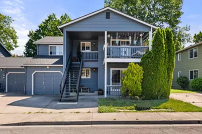 566 Village Drive, Central Point, OR 97502 - Photo 1