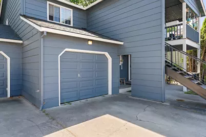 566 Village Drive, Central Point, OR 97502 - Photo 24
