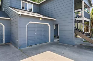 566 Village Dr, Central Point, OR 97502 - Photo 24