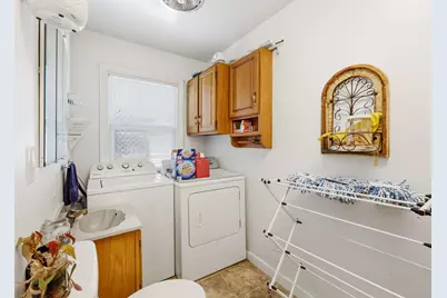876 W Stewart Avenue, Medford, OR 97501 - Photo 16