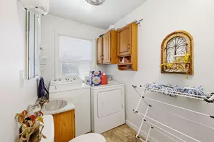 876 W Stewart Ave, Medford, OR 97501 - Photo 16
