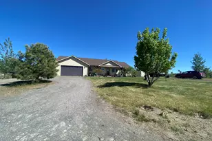 93300 Pike Ln, Lakeview, OR 97630 - Photo 2