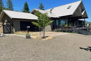 693 Ironwood Dr, Eagle Point, OR 97524 - Photo 4