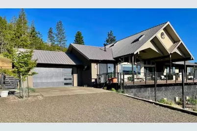 693 Ironwood Drive, Eagle Point, OR 97524 - Photo 2
