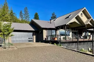 693 Ironwood Dr, Eagle Point, OR 97524 - Photo 2