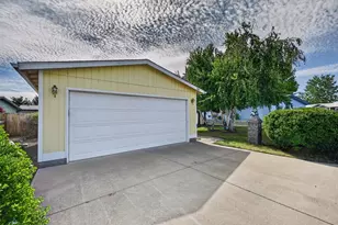 826 NE Shoshone Dr, Redmond, OR 97756 - Photo 34