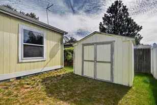 826 NE Shoshone Dr, Redmond, OR 97756 - Photo 32