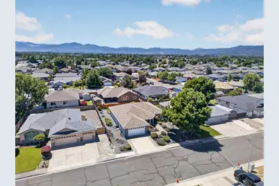 2618 Rabun Way, Central Point, OR 97502 - Photo 2