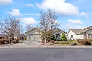 1726 NW Cliffside Way, Redmond, OR 97756 - Photo 2