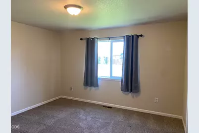 5556 State Street, Klamath Falls, OR 97603 - Photo 18