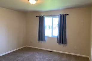 5556 State St, Klamath Falls, OR 97603 - Photo 18