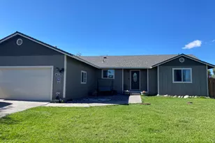 5556 State St, Klamath Falls, OR 97603 - Photo 2