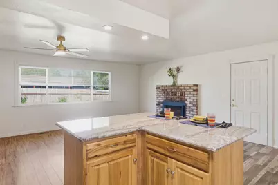 1225 SE Grandview Avenue, Grants Pass, OR 97527 - Photo 10
