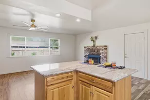 1225 SE Grandview Ave, Grants Pass, OR 97527 - Photo 10