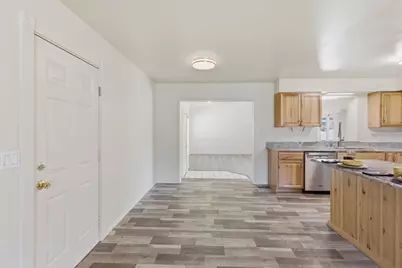 1225 SE Grandview Avenue, Grants Pass, OR 97527 - Photo 6