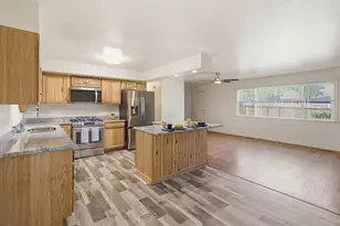 1225 SE Grandview Ave, Grants Pass, OR 97527 - Photo 6