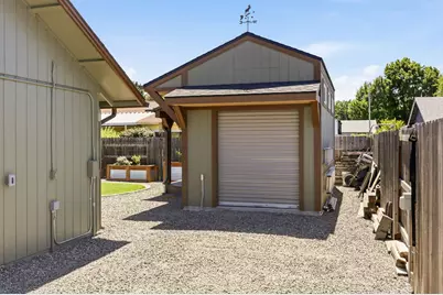 2348 Silver Palm Drive, Medford, OR 97504 - Photo 48
