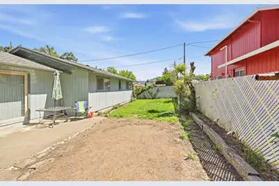 102 Elm Street, Phoenix, OR 97535 - Photo 28