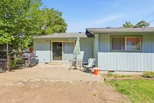 102 Elm St, Phoenix, OR 97535 - Photo 6