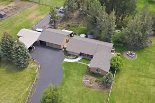 22539 Martee Ln, Bend, OR 97701 - Photo 2