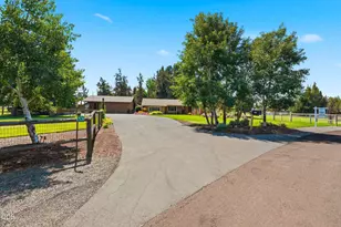 22539 Martee Ln, Bend, OR 97701 - Photo 2