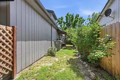 201 SW Dimmick Street, Grants Pass, OR 97526 - Photo 4