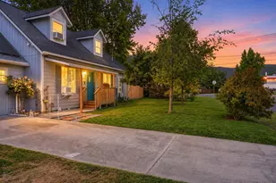 201 SW Dimmick St, Grants Pass, OR 97526 - Photo 2