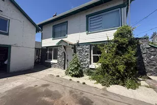 42 Pine St, Klamath Falls, OR 97601 - Photo 2