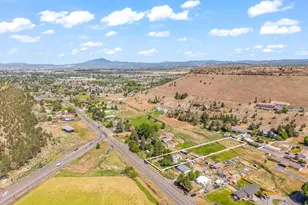 2555 SE Paulina Hwy, Prineville, OR 97754 - Photo 2