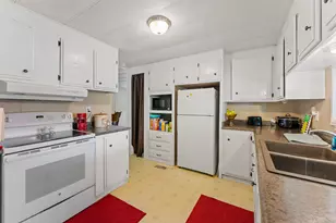 286 Lakeview Dr, Grants Pass, OR 97526 - Photo 8