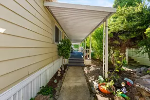 286 Lakeview Dr, Grants Pass, OR 97526 - Photo 4
