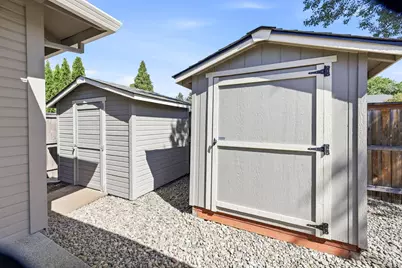 1431 Yellowstone Avenue, Medford, OR 97504 - Photo 10
