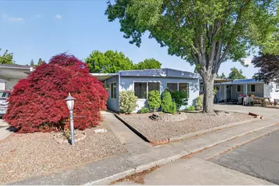 2252 Table Rock #SPC 100, Medford, OR 97501 - Photo 2