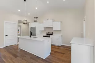 2812 SW Elmer Nelson Ln, Grants Pass, OR 97527 - Photo 4