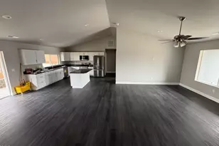 5155 Lyptus Ln, Klamath Falls, OR 97601 - Photo 4