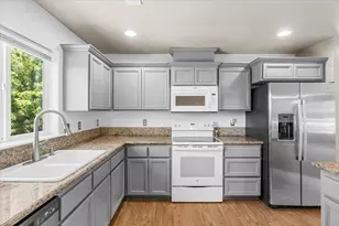7925 Timberline, White City, OR 97503 - Photo 10